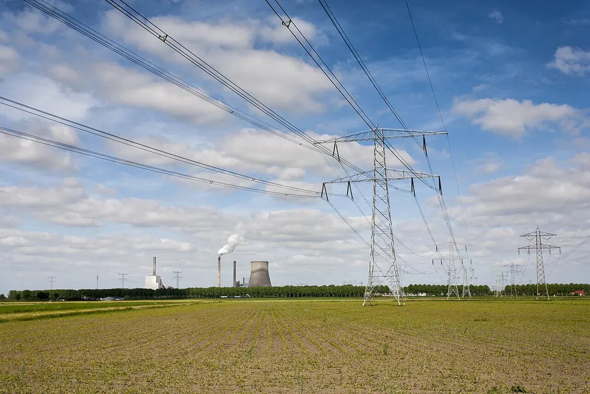 Foto bij: Vanaf 1 juli 2026 één wachtlijst: huishoudens niet meer automatisch voorrang op vol stroomnet
